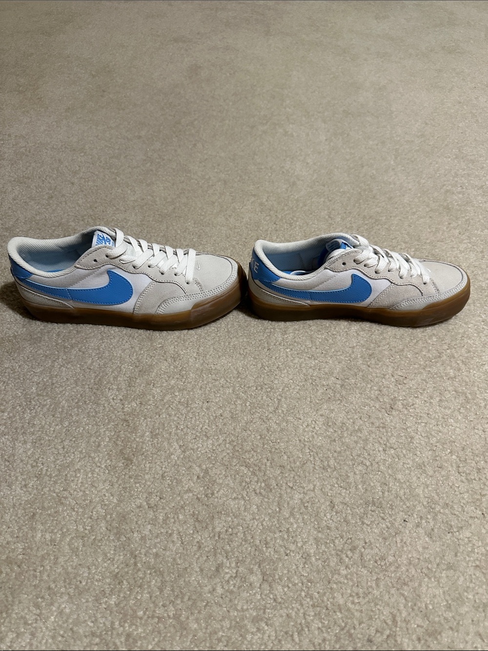 Nike White and Blue Sneakers with Gum Sole - Picture 4 of 8